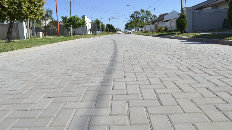 Se habilitó la obra de pavimento articulado de calle Lonardi, realizada por el consorcio número 11 de la actual administración municipal