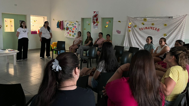 TALLER SOBRE "EL DESARROLLO EN LAS INFANCIAS" EN EL CDI MUNICIPAL