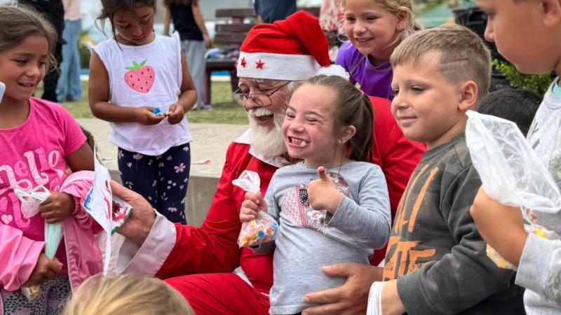 ¡PEPO NOEL VISITÓ LA COLONIA MUNICIPAL DE VERANO!