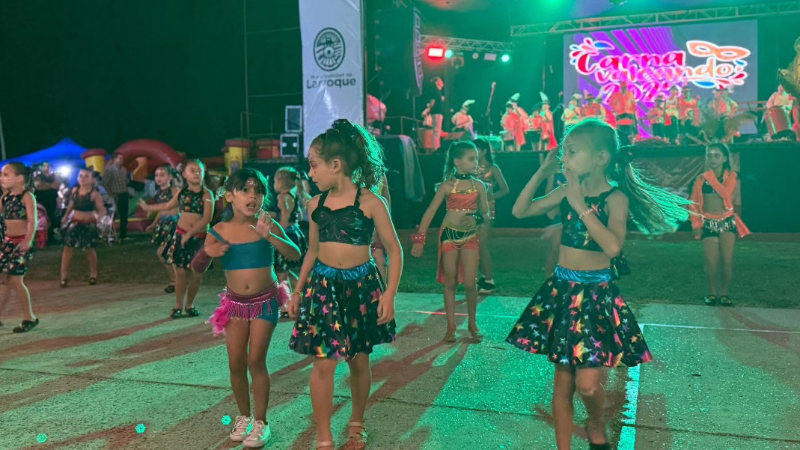 LARROQUE CELEBRÓ A LO GRANDE LA 4° EDICIÓN DEL CARNAVALEANDO