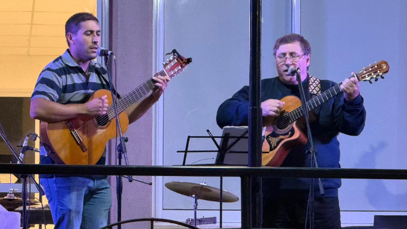 EL FOGÓN ENTRERRIANO REUNIÓ FOLCLORE, DANZA Y RECITADOS EN LARROQUE