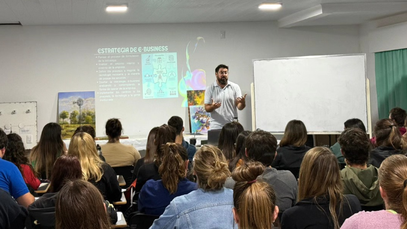COMENZÓ LA DIPLOMATURA EN MARKETING DIGITAL EN LARROQUE