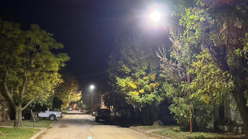 LARROQUE AVANZA CON LA MODERNIZACIÓN DEL ALUMBRADO PÚBLICO