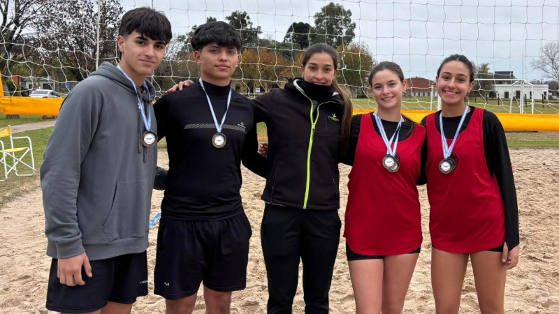 JÓVENES DEPORTITAS DE LARROQUE SE LUCEN EN TORNEOS PROVINCIALES DE VÓLEY