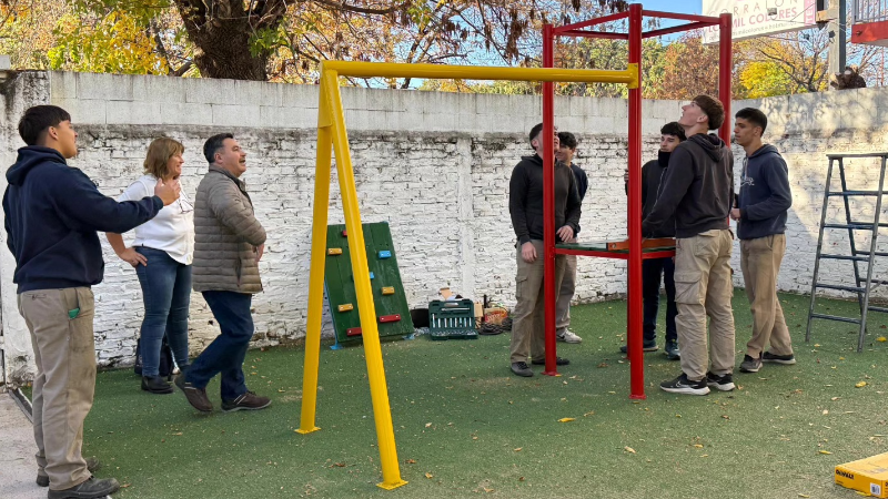 COLOCACIÓN DE UN MANGRULLO EN EL JARDÍN ESTRELLITAS.