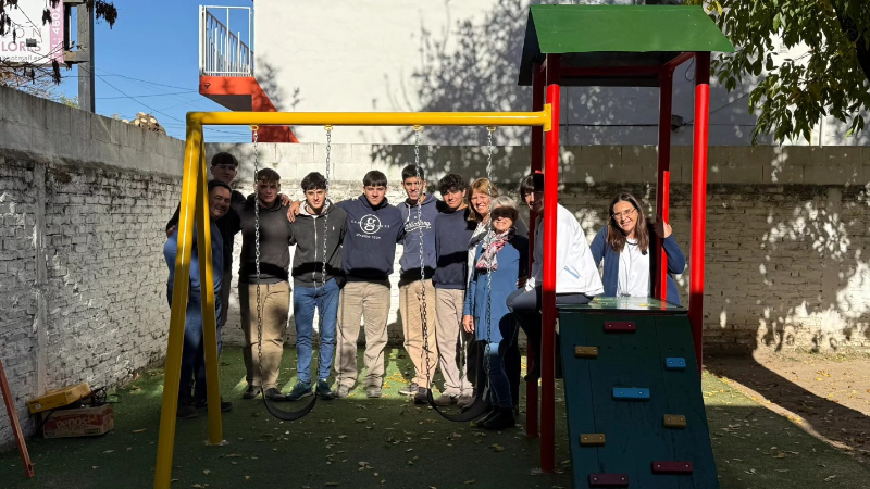 COLOCACIÓN DE UN MANGRULLO EN EL JARDÍN ESTRELLITAS.