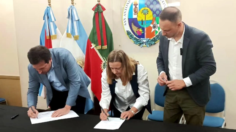 LARROQUE RECIBIÓ $10 MILLONES PARA MICROCRÉDITOS DESTINADOS A EMPRENDEDORES DE LA ECONOMÍA SOCIAL