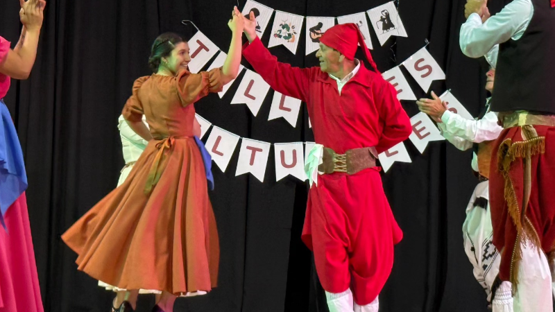 MÁS DE 250 ALUMNOS BRILLARON EN LA MUESTRA ANUAL DE TALLERES CULTURALES 2025