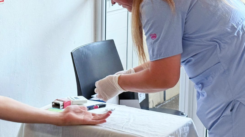 JORNADA DE SALUD: VACUNACIÓN Y TEST RÁPIDOS FRENTE A LA SALA DE TEATRO