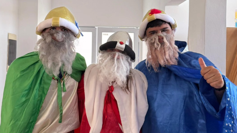 LOS REYES MAGOS VISITARON LA COLONIA MUNICIPAL DE VERANO