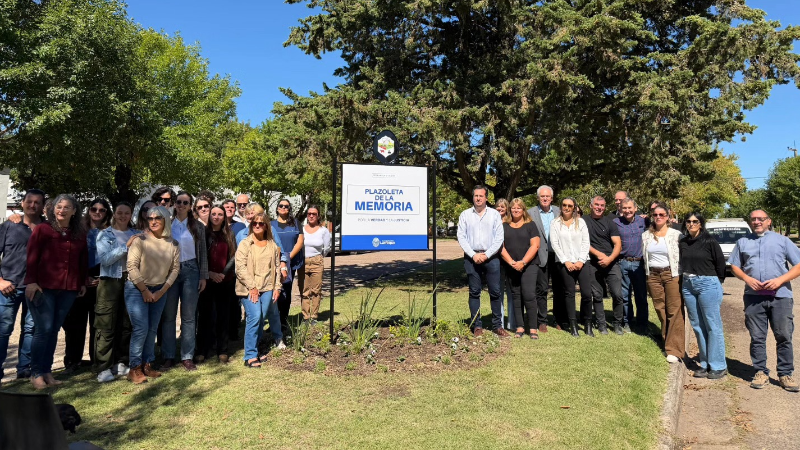 LARROQUE INAUGURÓ LA PLAZOLETA DE LA MEMORIA A 50 AÑOS DEL GOLPE DEL 24 DE MARZO DE 1976