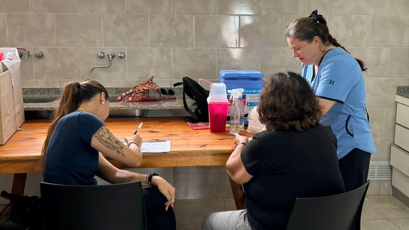 JORNADA DE VACUNACIÓN ANTIGRIPAL EN LA COLONIA DE ADULTOS MAYORES