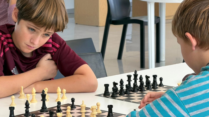 COMENZARON LAS CLASES MENSUALES DE AJEDREZ EN EL POLIDEPORTIVO MUNICIPAL