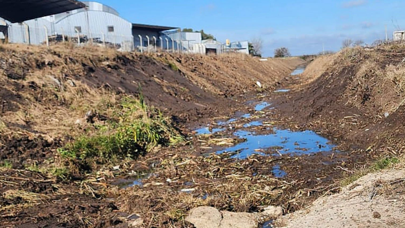 ANTE LOS PRÓNOSTICOS DE UN SÚPER NIÑO, LARROQUE REFUERZA EL MANTENIMIENTO DE LOS CANALES PLUVIALES