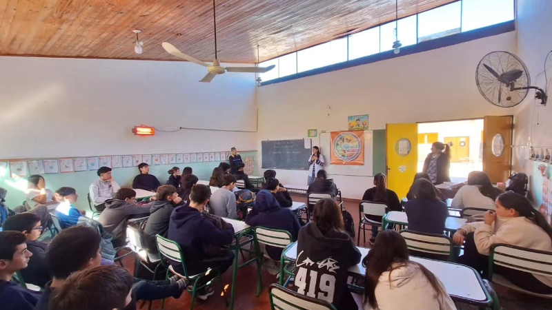 TALLER SOBRE ALIMENTACIÓN Y HÁBITOS SALUDABLES EN LA ESCUELA SECUNDARIA DE IRAZUSTA
