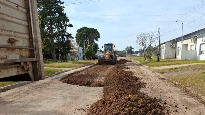 CONTINÚAN LAS MEJORAS VIALES EN CALLES DE LA CIUDAD