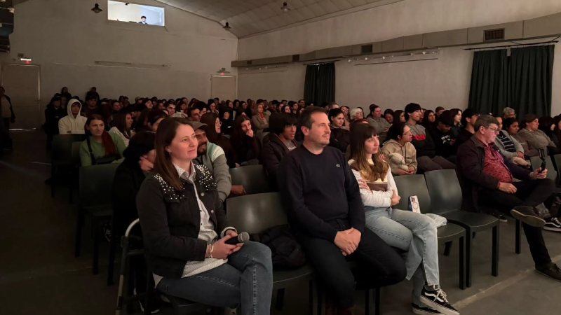 “LA ÚLTIMA PARTIDA” SE PRESENTÓ A SALA LLENA