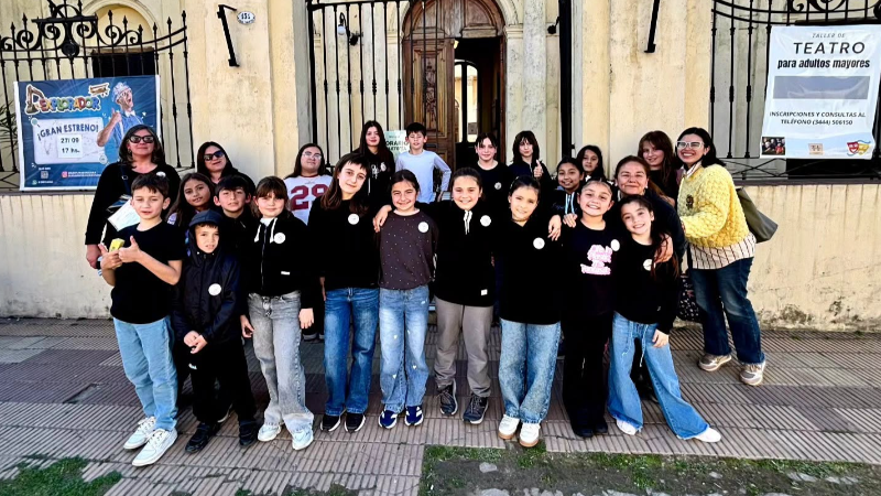 LA ESCUELA MUNICIPAL DE ARTE ESCÉNICO REALIZÓ UN VIAJE DE ESTUDIOS A GUALEGUAY.