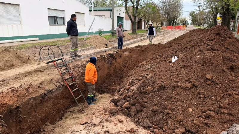 AVANZAN LOS TRABAJOS DE RECAMBIO DE LA RED CLOACAL EN CALLE ESCUELA CÓRDOBA