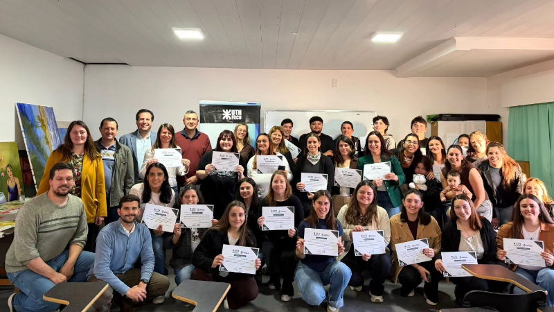 ENTREGA DE CERTIFICADOS DE LA DIPLOMATURA UNIVERSITARIA EN ADMINISTRACIÓN Y GESTIÓN DE PYMES